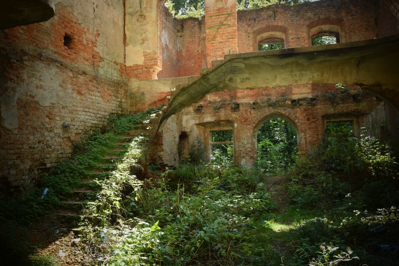 ruiny pałacu w Głębowicach